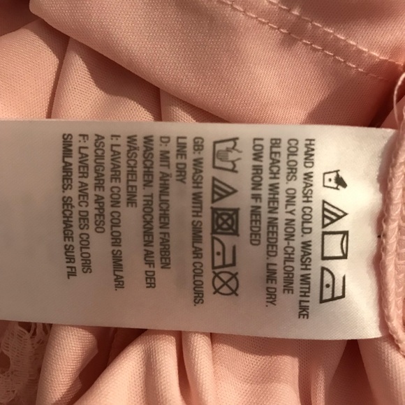 New Isaac Mizrahi Live Lace Peplum Lined Top in Blush - Picture 6 of 7